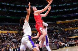 开云体育官方网站-包含公牛力克湖人，福克斯绝境逆转的词条