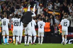 开云体育在线-日本鏖战英格兰，本泽马扛起全队