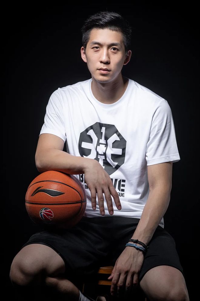 网红小球星参加全明星篮球对抗赛