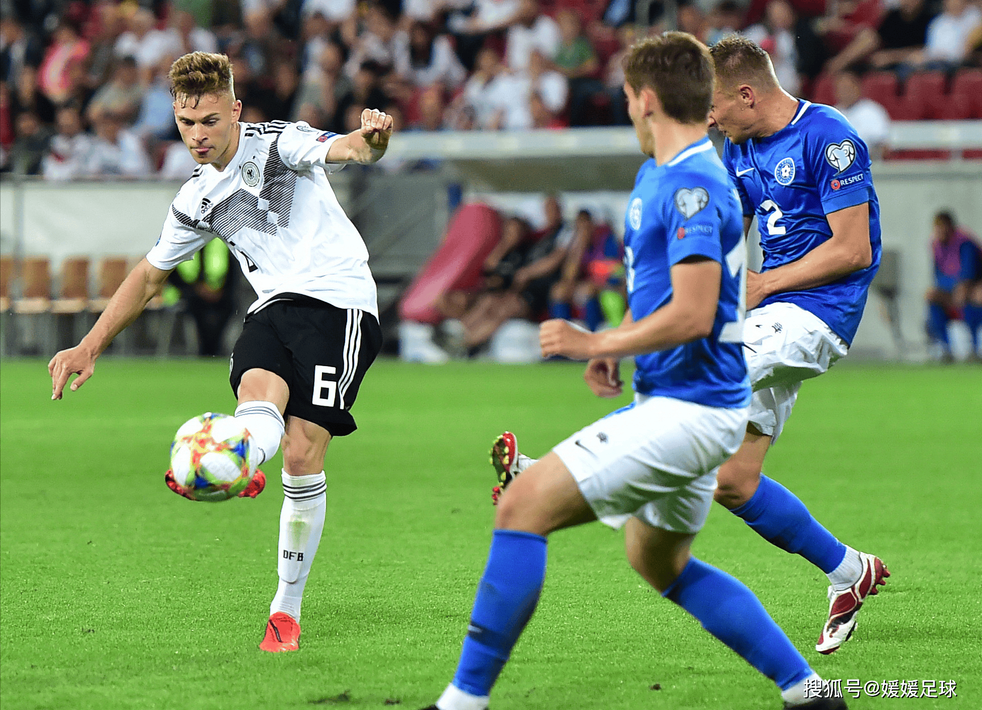 足球比赛中,球员们将展现出最佳状态 足球比赛中,球员们将展现出最佳状态