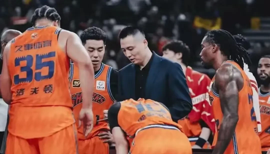 上海队主力球员发挥出色，各项数据领跑