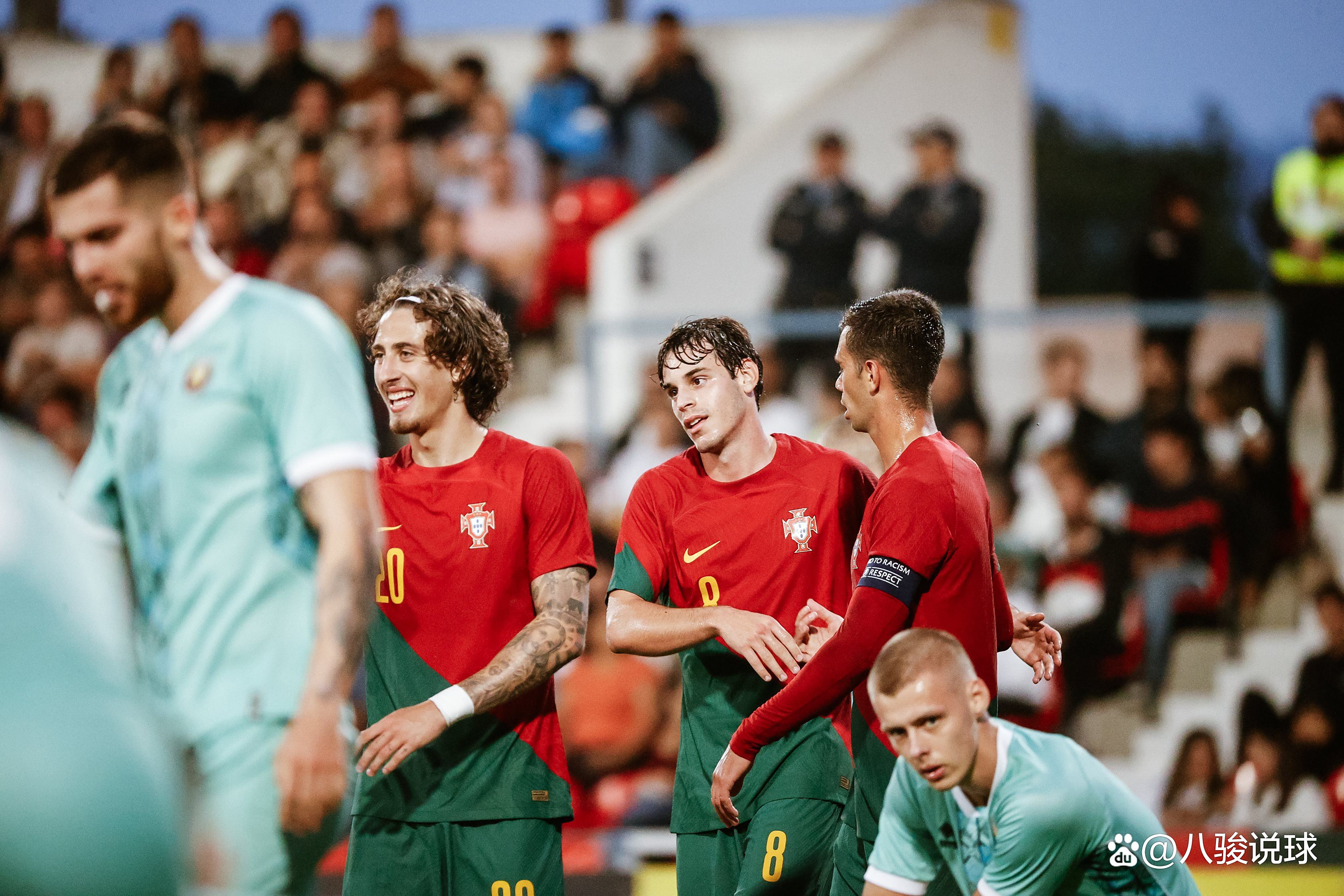 欧洲足球联赛即将在下周展开,球队备受期待 欧洲足球联赛即将在下周展开,球队备受期待