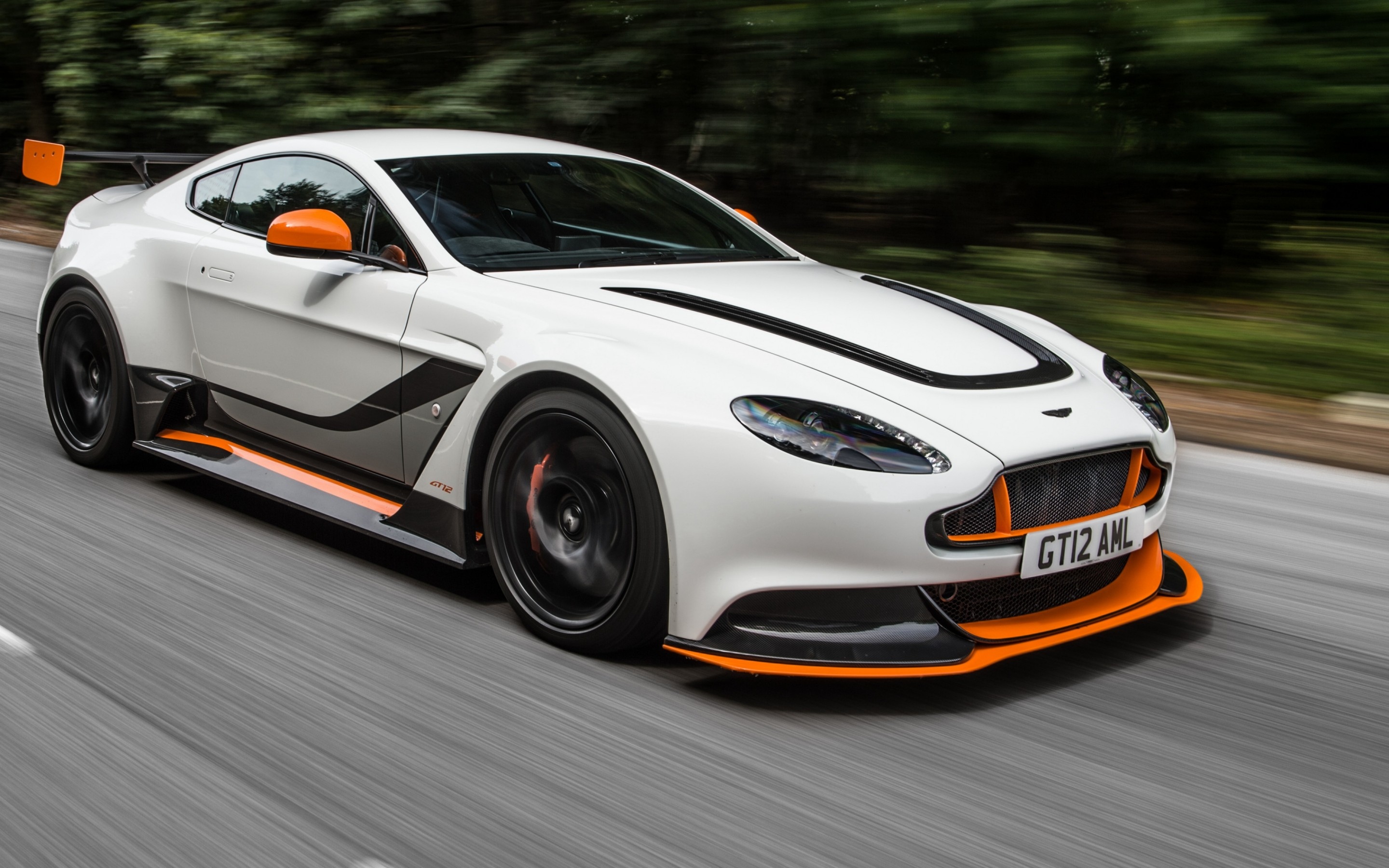 红牛二队力克阿斯顿马丁，皮亚斯特里带队取胜的简单介绍