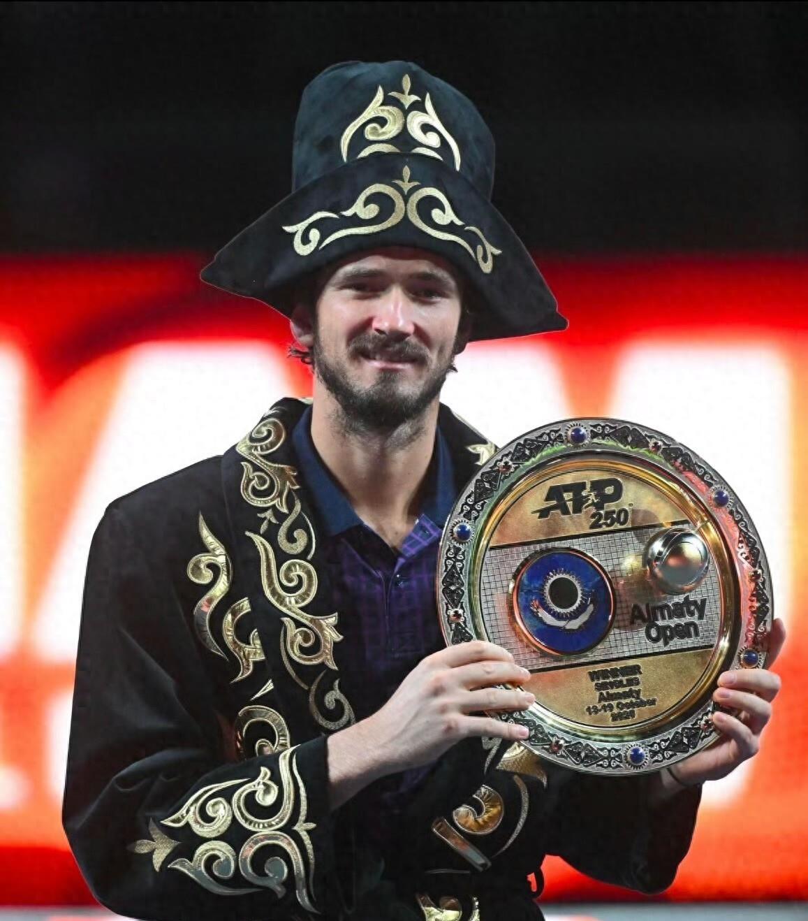 ATP总决赛险胜法网，梅德韦杰夫统治全场的简单介绍