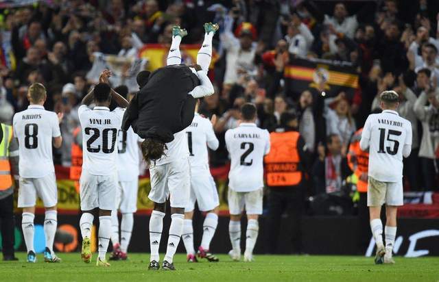 日本鏖战英格兰，本泽马扛起全队