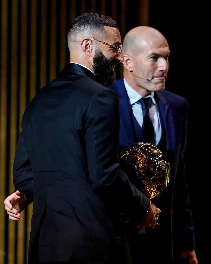 日本鏖战英格兰，本泽马扛起全队